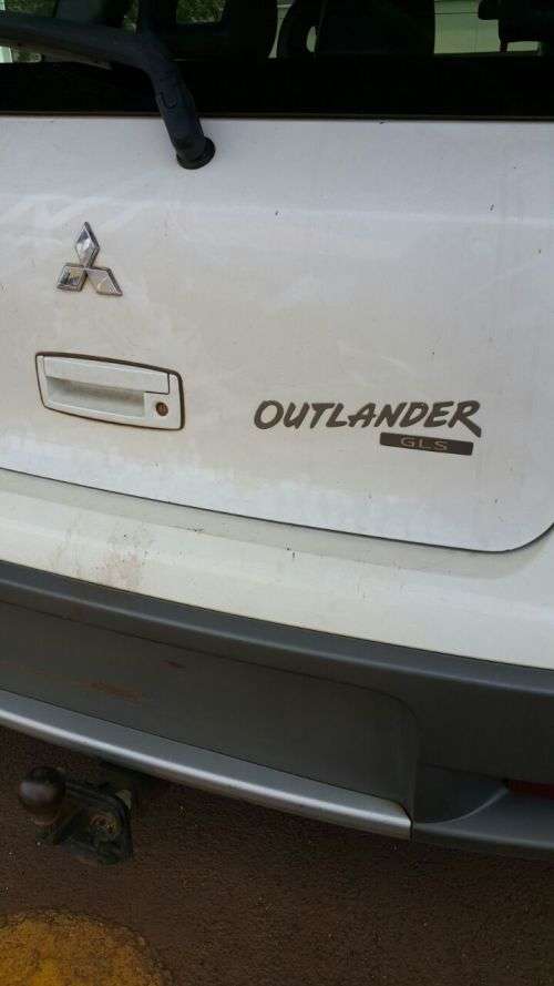 MITSUBISHI OUTLANDER